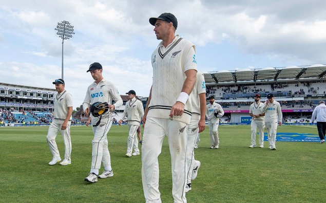 New Zealand leave the field after day four. (Photo / Photosport)