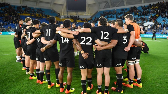 All Blacks players in a huddle following a clash against the Springboks. (Photo / Getty)