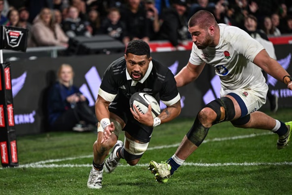 Ardie Savea of New Zealand runs in for a try against England. Photo / Photosport