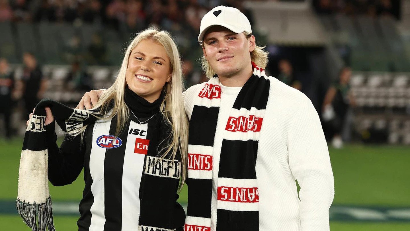 Jackson and Brooke Warne made a classy tribute to their father Shane Warne. (Photo / News Corp Australia)