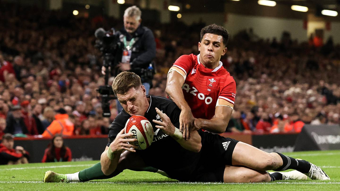 2022 Autumn Nations Series, Principality Stadium, Cardiff, Wales 5/11/2022 Wales vs New Zealand New Zealand’s Jordie Barrett scores a try despite the efforts of Wale’s Rico Dyer Mandatory Credit ©INPHO/Billy Stickland