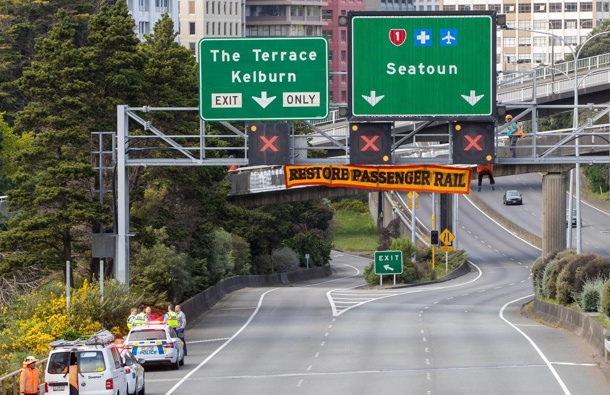 Protesters can be seen in the gantry above the closed motorway. Photo / Mark Mitchell