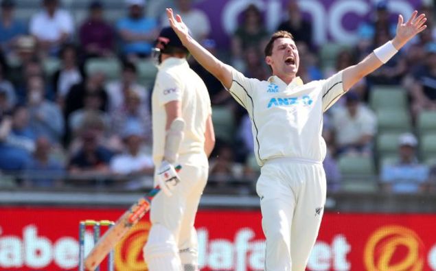Matt Henry appeals succesfully for the wicket of Zak Crawley. (Photo / Photosport)