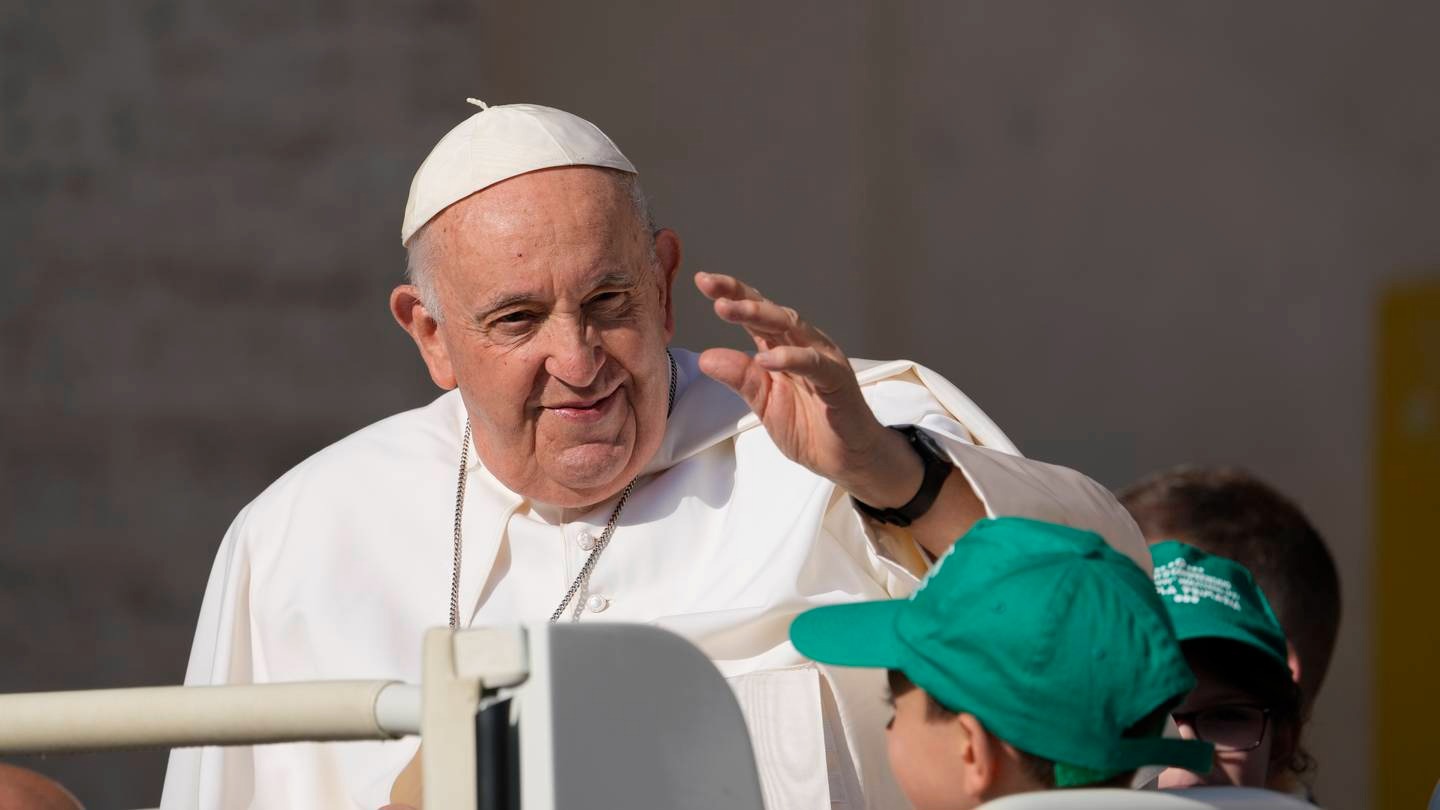 Pope emerges from surgery with 'no complications'