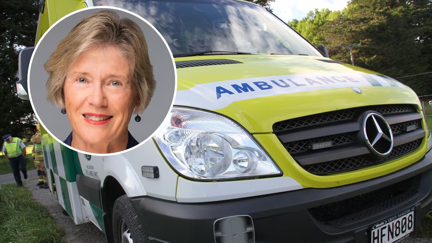 Former mayor 'has to resign' from ambulance board after losing licence, union says