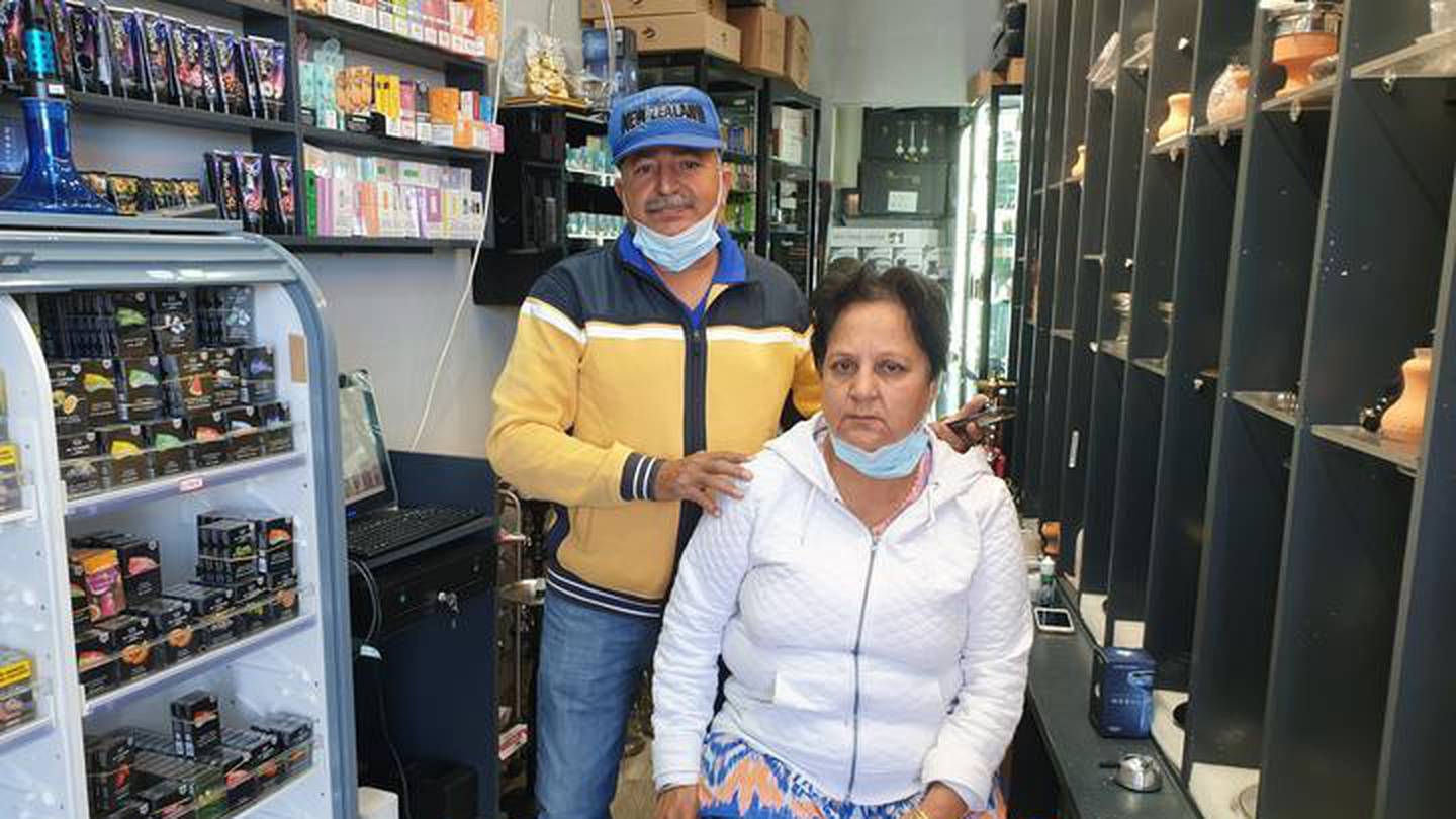 Subhash Batra and his wife. (Photo / Jordan Bond, RNZ)