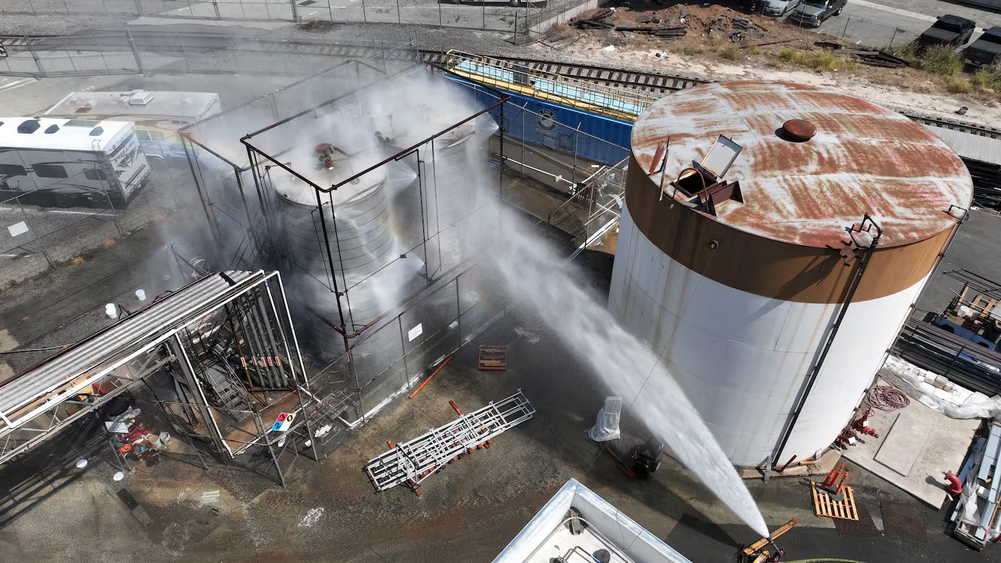 Crack found in toxic chemical tank as 50,000 remain evacuated in California