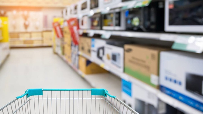 Rodger Yardley used shopping trolleys to get high value goods out of the stores without being stopped. Stock photo / 123RF