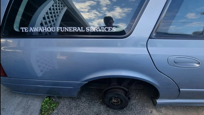 The missing wheels of the hearse. (Photo / Supplied)