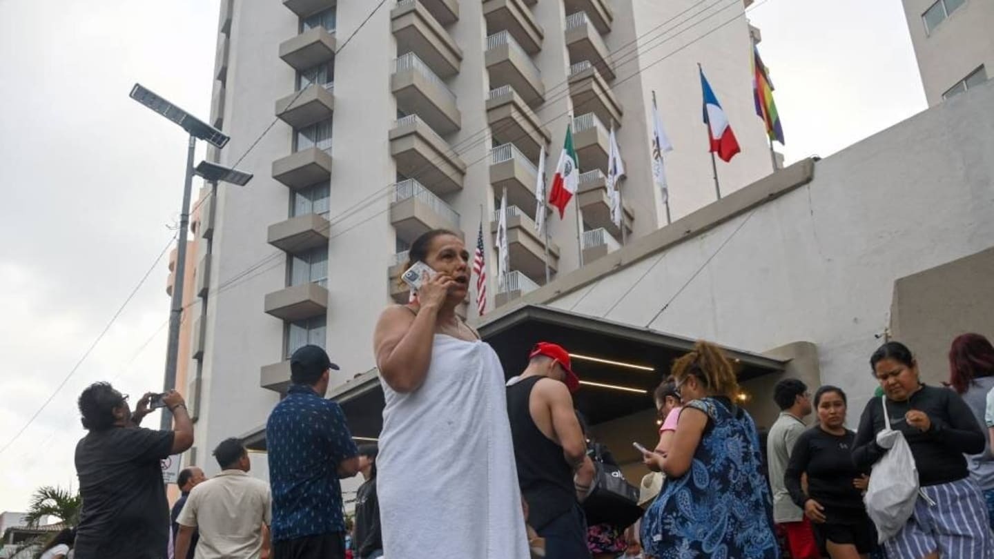 6.5 magnitude quake shakes Mexico City