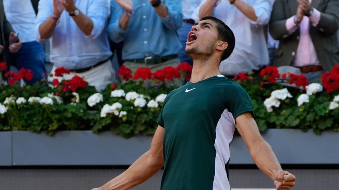 Carlos Alcaraz celebrates after winning the Madrid Open final. (Photo / AP)