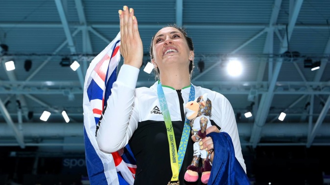 Sophie Pascoe celebrates with her gold medal. Photo / Getty