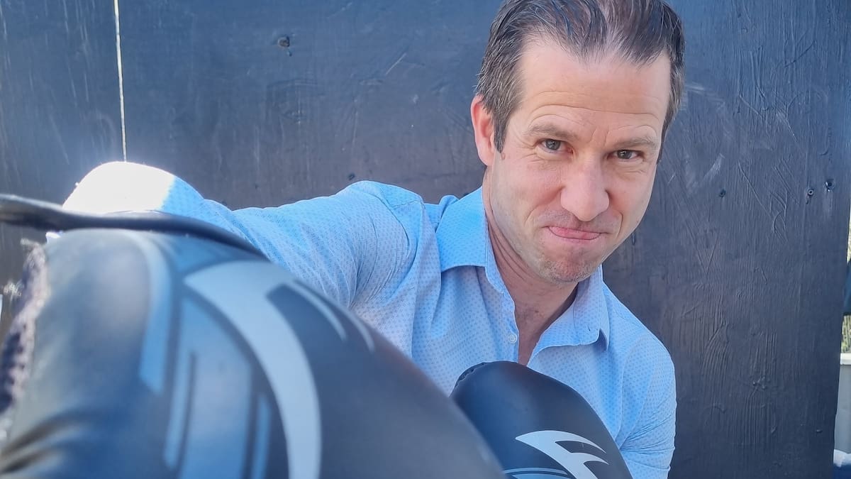 'Penk panther': Minister to fight boxing bout to support 'local legend'