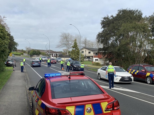 Hamilton police at a Covid compliance checkpoint on Hukanui Rd on Wednesday. (Photo / Supplied)