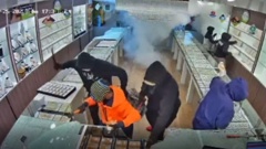 Machete and hammer-wielding assailants stole thousands of dollars worth of jewellery during a smash and grab at a Manurewa jewellery store.