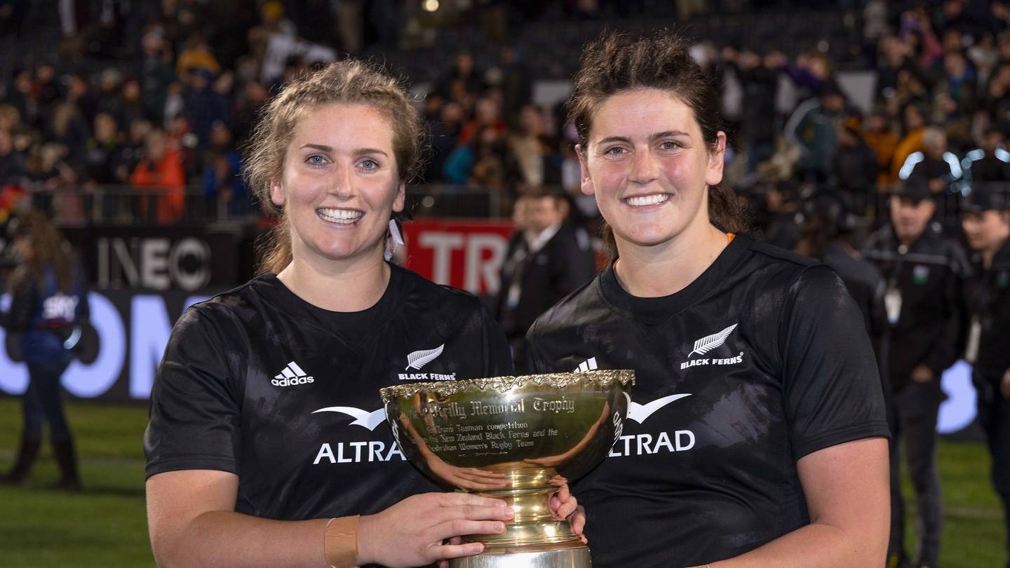Alana and Chelsea Bremner with the O'Reilly Cup trophy. Photo / Photosport