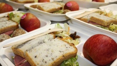 A Ministry of Education official has admitted the alternative model for the Government’s free school lunch programme is unlikely to be as nutritious as the previous programme, RNZ understands. Photo / NZME
