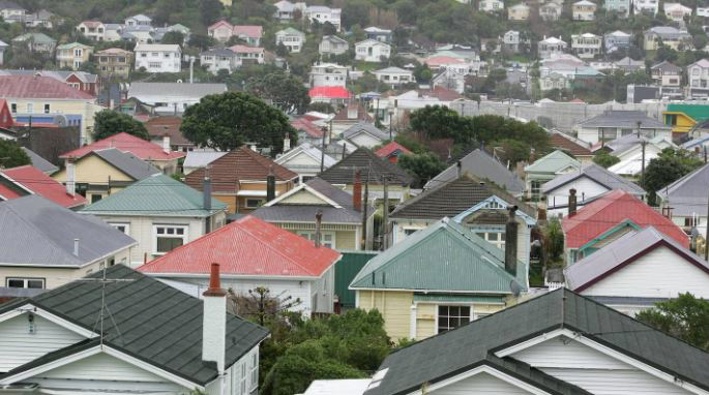 Houses in the Wellington suburbs of Rongotai, foreground, and Kilbirnie. Photo / Mark Mitchell