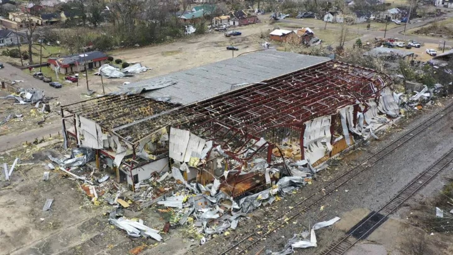 The tornado that hit Selma cut a wide path through the downtown area, where brick buildings collapsed, oak trees were uprooted, cars were tossed onto their sides and power lines were left dangling. Photo / AP