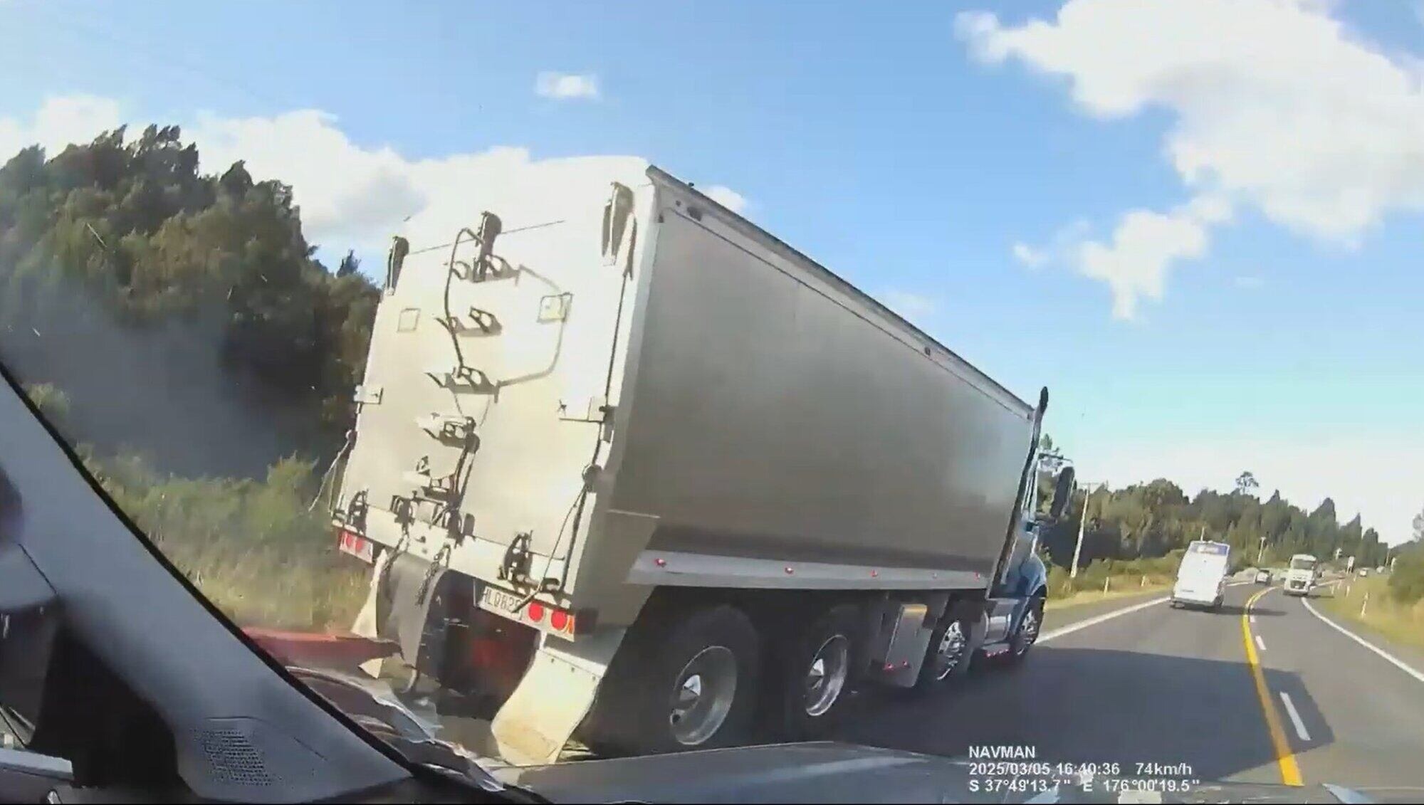A truck undertaking a ute after it had already been overtaken on  State Highway 29.