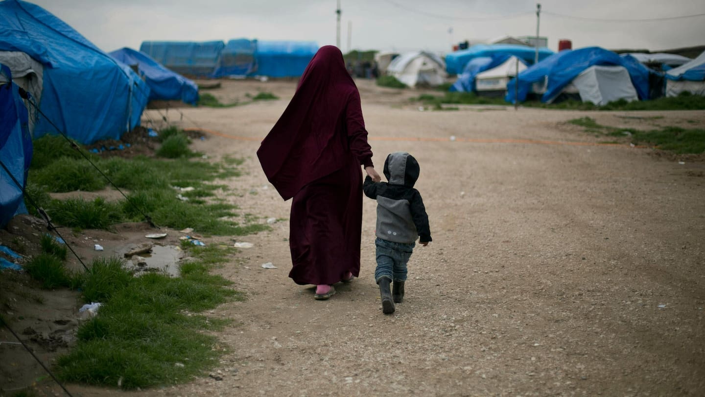 'IQs of about room temperature': Far-right activists heckle at ANZAC ceremony