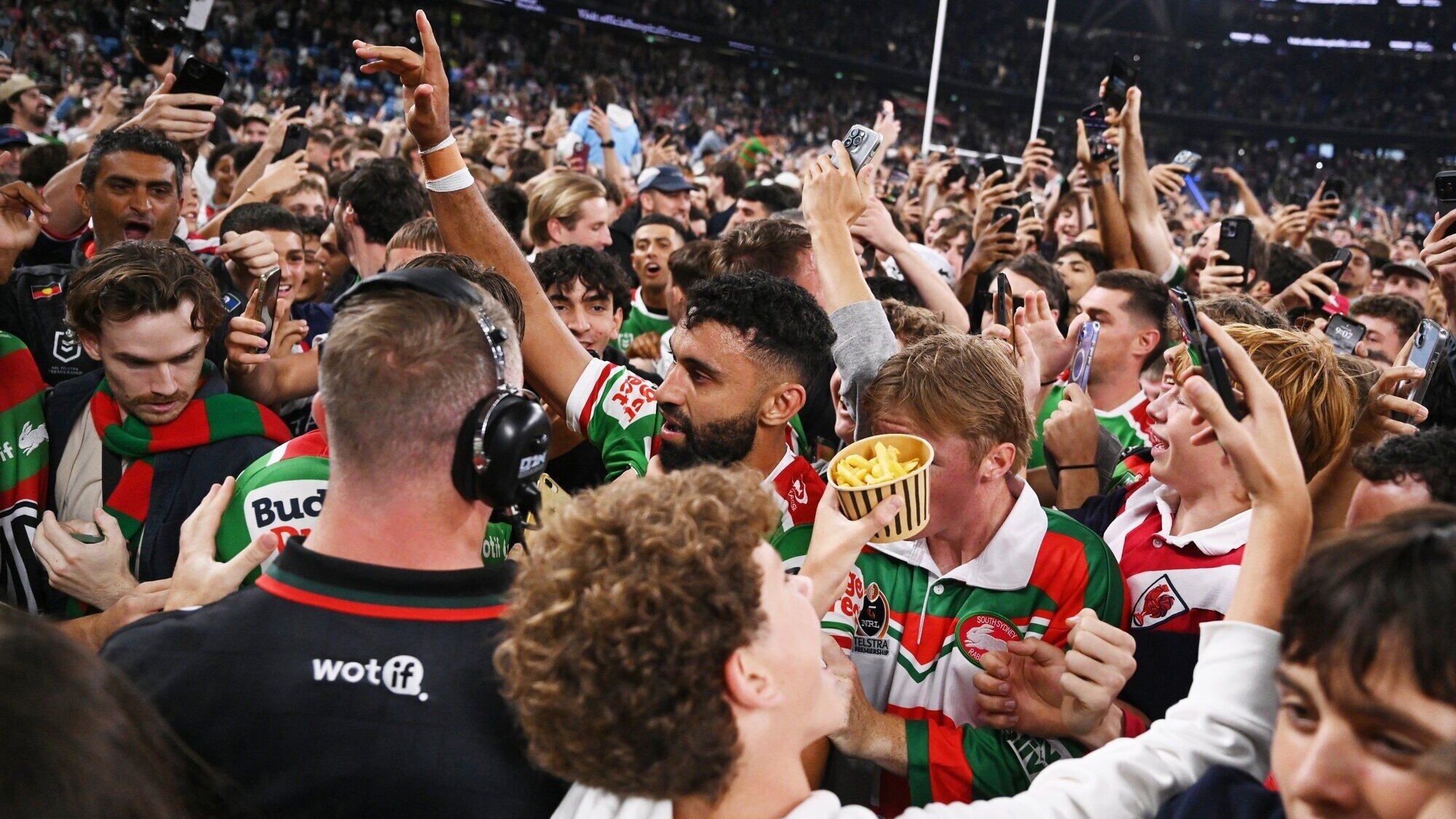 'Pandemonium': Warriors fan on joining Aussie PM in NRL pitch invasion