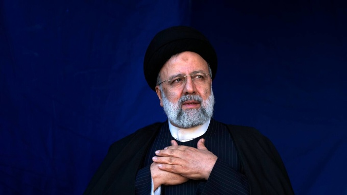 'No sign of life' at crash site of helicopter carrying Iranian president 