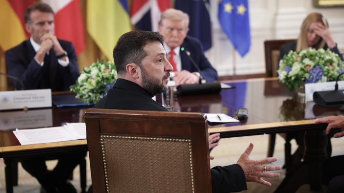 U.S. President Donald Trump hosts a meeting with Ukrainian President Volodymyr Zelensky and European leaders, including French President Emmanuel Macron (L) and Italian Prime Minister Giorgia Meloni at the White House on August 18, 2025 in Washington, DC. (Photo by Win McNamee/Getty Images)