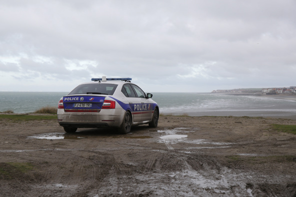 A police car parks over the shore in Wimereux, northern France, Thursday, Nov. 25, 2021 in Calais, northern France. (Photo / AP)