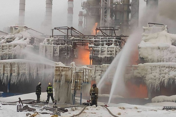 Firefighters extinguish the blaze at Russia's second-largest natural gas producer, Novatek in Ust-Luga, 165 kilometres southwest of St. Petersburg, Russia. Photo / AP