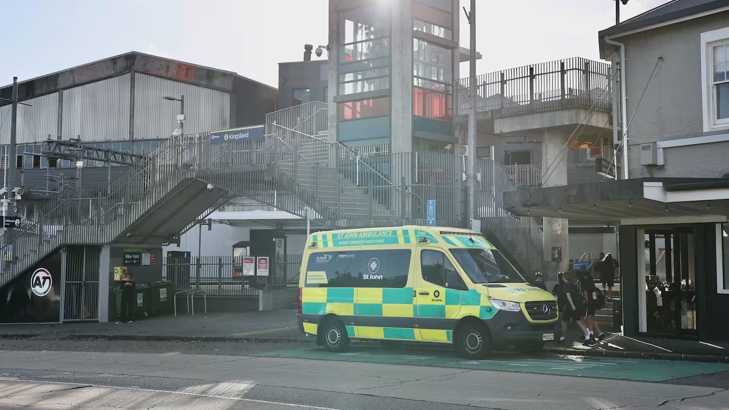 Person seriously injured after assault near Kingsland station