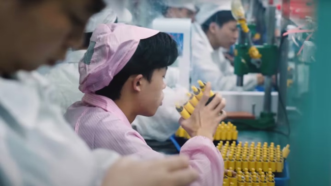 A Chinese factory worker that was filmed for a documentary stunned the viewers with the amount he vaped a day. Photo / Machina/ YouTube