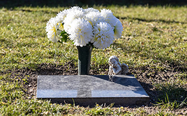 Gabor Toth: historian on the headstone mysteriously appearing on Phyllis Symons' grave decades after murder