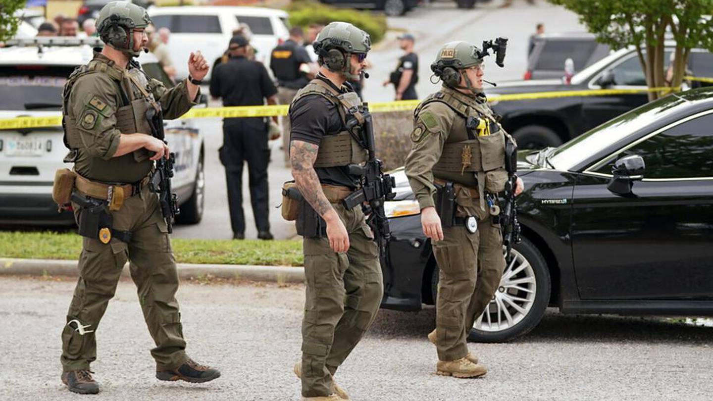 Armed authorities outside Columbiana Centre mall in Columbia, South Carolina. Photo / AP