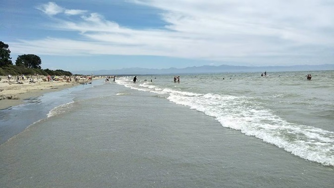 A tourist has admitted to committing three indecent assaults at Nelson's Tāhunanui Beach and will be sentenced this month. Photo / Tennessy Weir