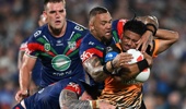 James Fisher-Harris of the Warriors tackles Faaletino Tavana of the Tigers during the round four NRL match between New Zealand Warriors and Wests Tigers at Go Media Stadium, on March 27, 2026, in Auckland, New Zealand. (Photo by Hannah Peters/Getty Images)
