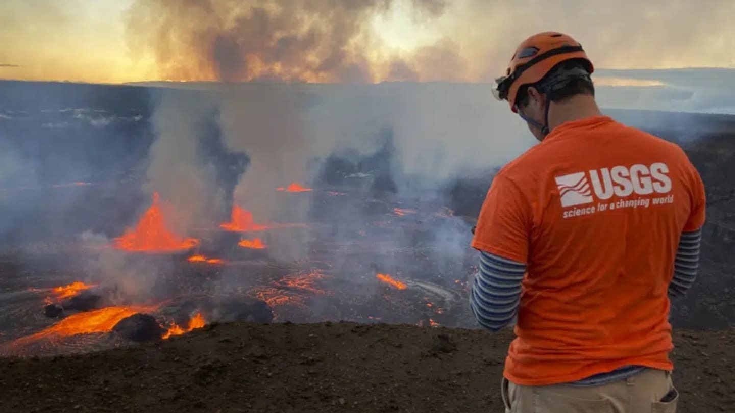 Lava fountains soar 30m as Kilauea eruption puts on new show