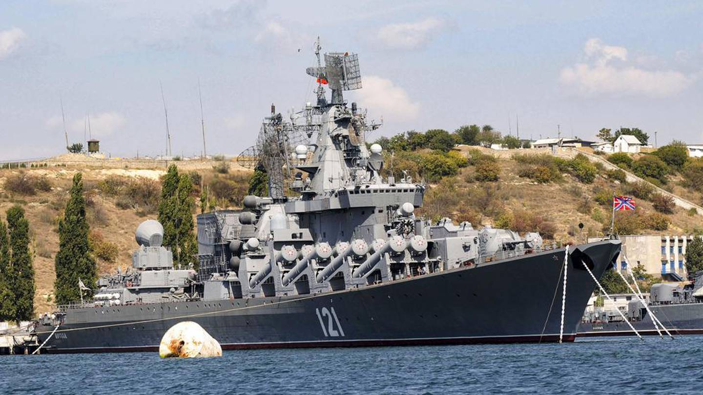 The Russian missile cruiser Moskva, the flagship of Russia's Black Sea Fleet, is seen anchored in the Black Sea port of Sevastopol, on September 11, 2008. (Photo / AP)