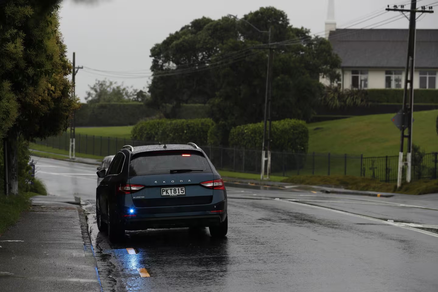 Person left with stab-like wounds after serious assault on busy Auckland road