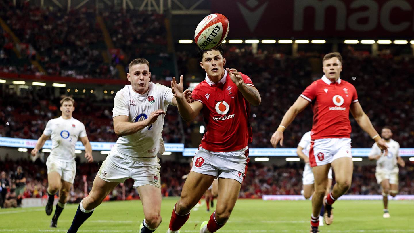 Louis Rees-Zammit of Wales attempts to score a try following the chip kick chase whilst under pressure from Freddie Steward of England. Photo / Getty Images.