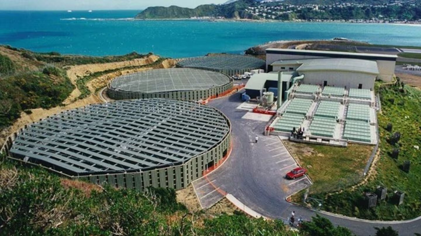 'Raw, untreated sewage' flows into sea as Wellington treatment plant evacuated