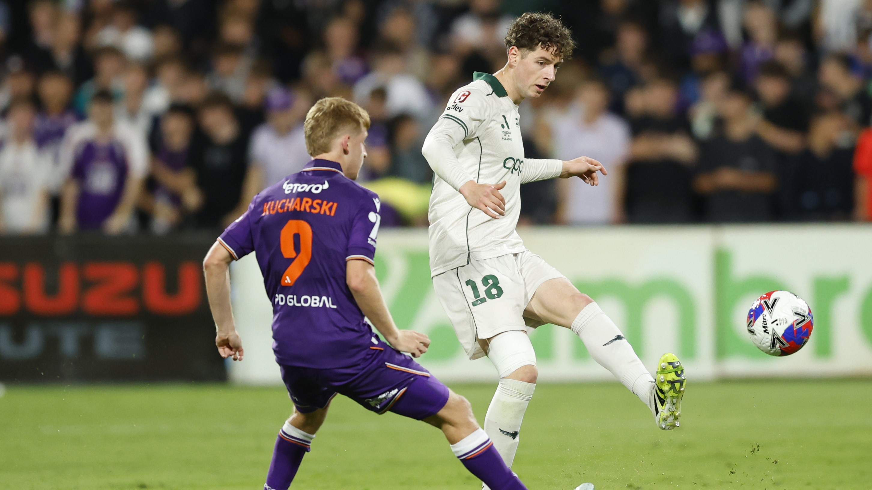 Lukas Kelly-Heald of the Phoenix passes the ball down the ground during the round one A-League Men match between Perth Glory and Wellington Phoenix at HBF Park, on October 18, 2025, in Perth, Australia. (Photo by James Worsfold/Getty Images)