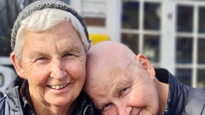 Kiwi entertainers Dame Lynda and Dame Jools Topp during their cancer journey. Dame Lynda is now running for a seat on the Ashburton District Council. Photo / Facebook