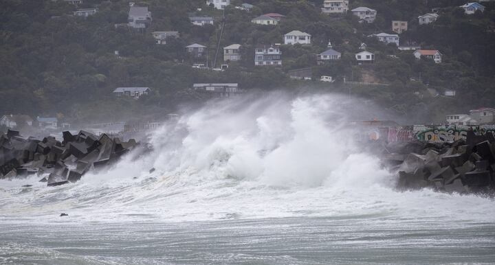 Residents told take essential items as evacuation deadline looms ahead of 10m wave tempest