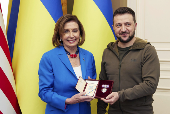 In this image released by the Ukrainian Presidential Press Office on Sunday, May 1, 2022, Ukrainian President Volodymyr Zelenskyy, right, awards the Order of Princess Olga, the third grade, to U.S. Speaker of the House Nancy Pelosi in Kyiv, Ukraine, Saturday, April 30, 2022. (Photo / AP)
