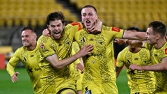 The Wellington Phoenix celebrate the late goal that lifted them past Melbourne Victory. Photo / Photosport