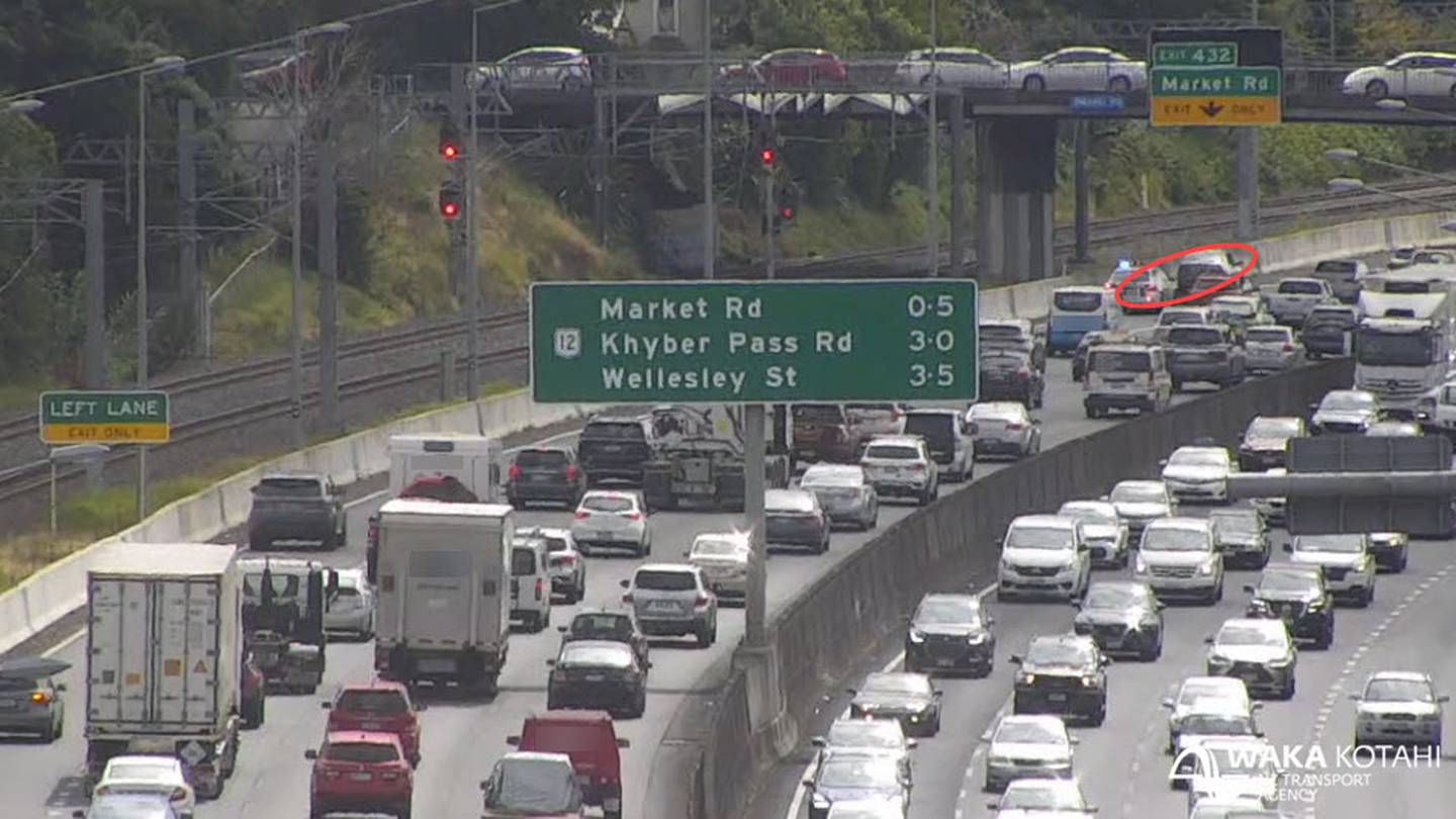 A breakdown is causing massive delays on Auckland's Southern Motorway this afternoon. Photo / Supplied