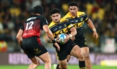 Du’Plessis Kirifi of the Hurricanes charges forward during the round 12 Super Rugby match between Hurricanes and Crusaders at Hnry Stadium, on May 01, 2026, in Wellington, New Zealand. (Photo by Hagen Hopkins/Getty Images)