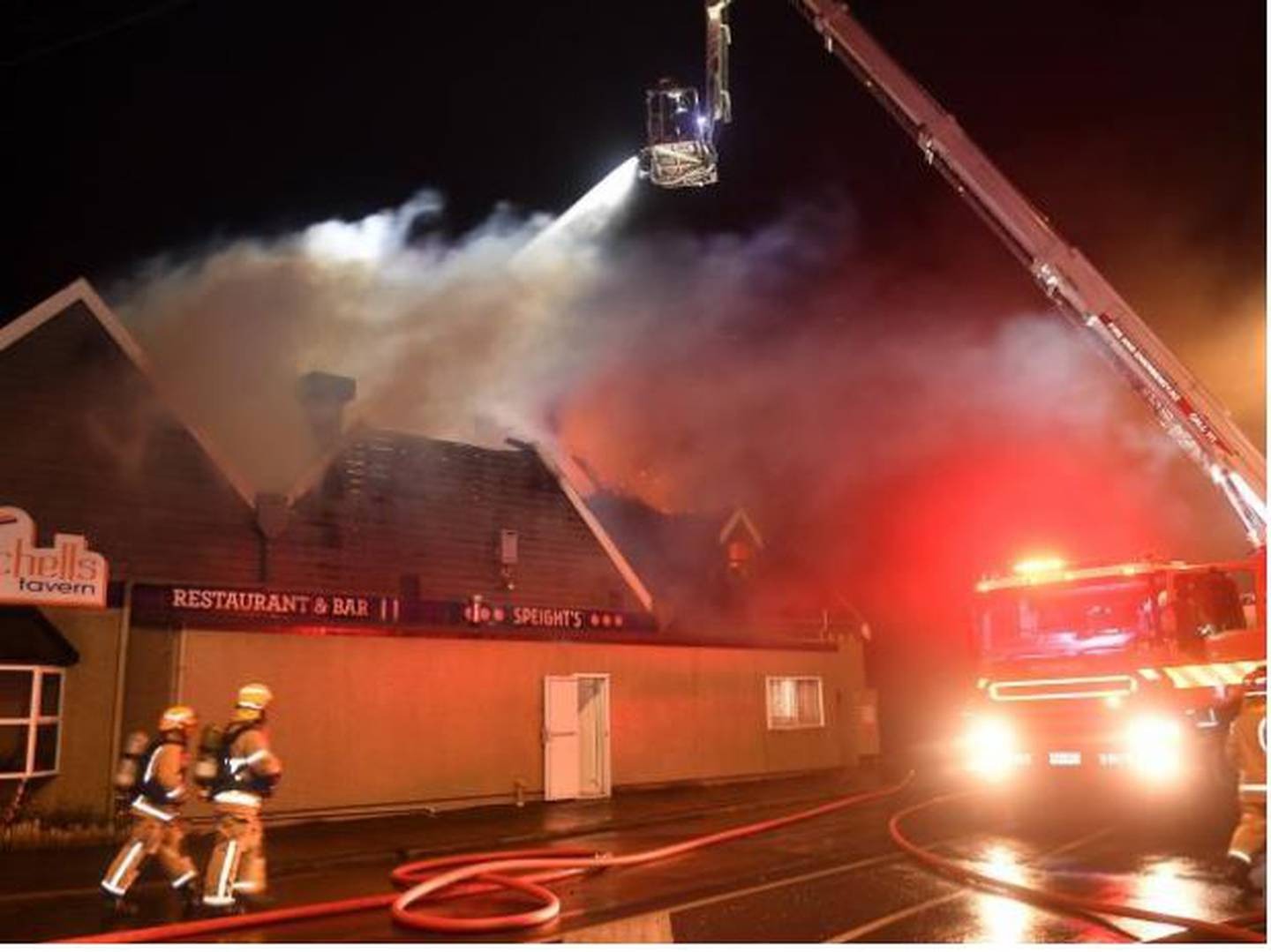 Major fire rips through Dunedin pub