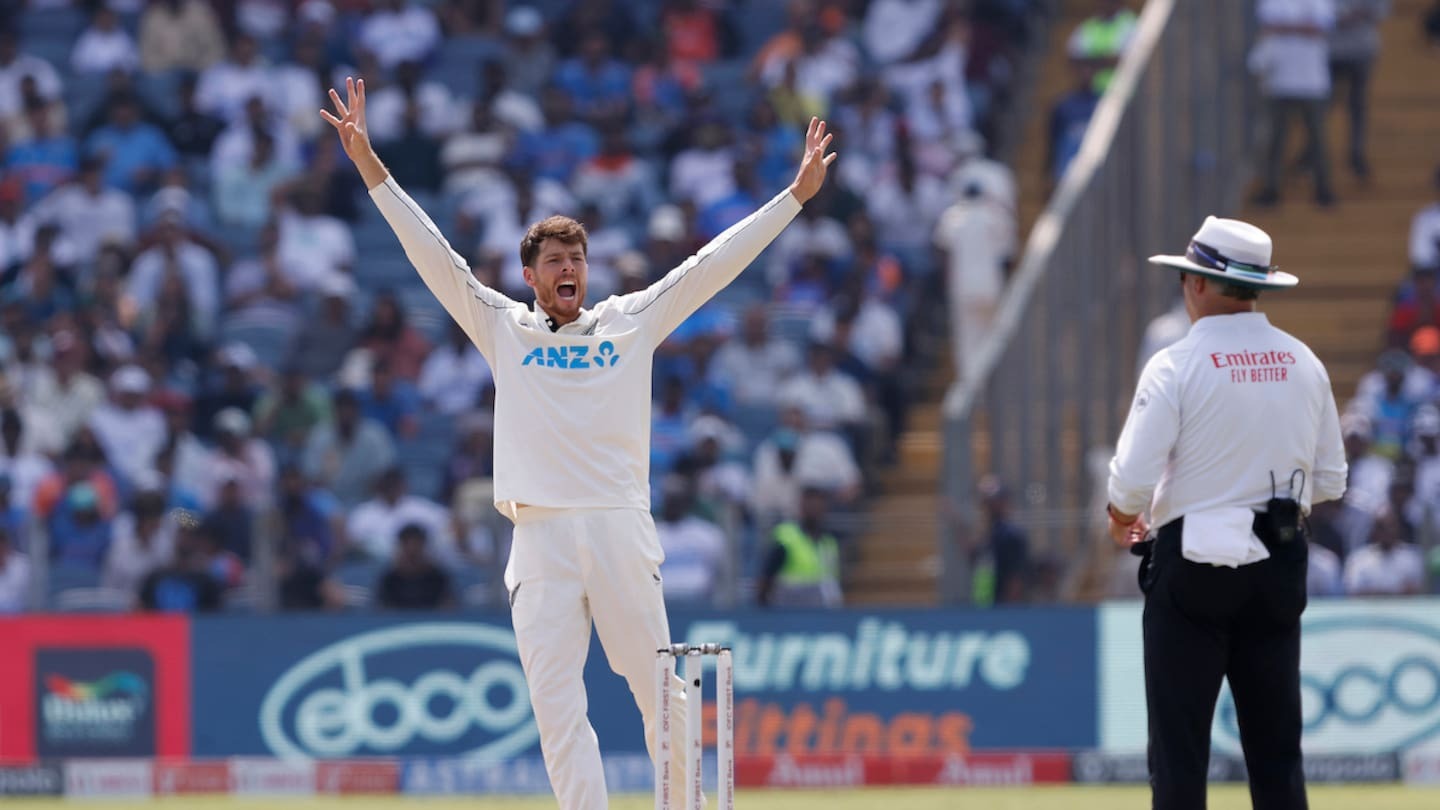 Mitchell Santner appeals. Photo / Photosport